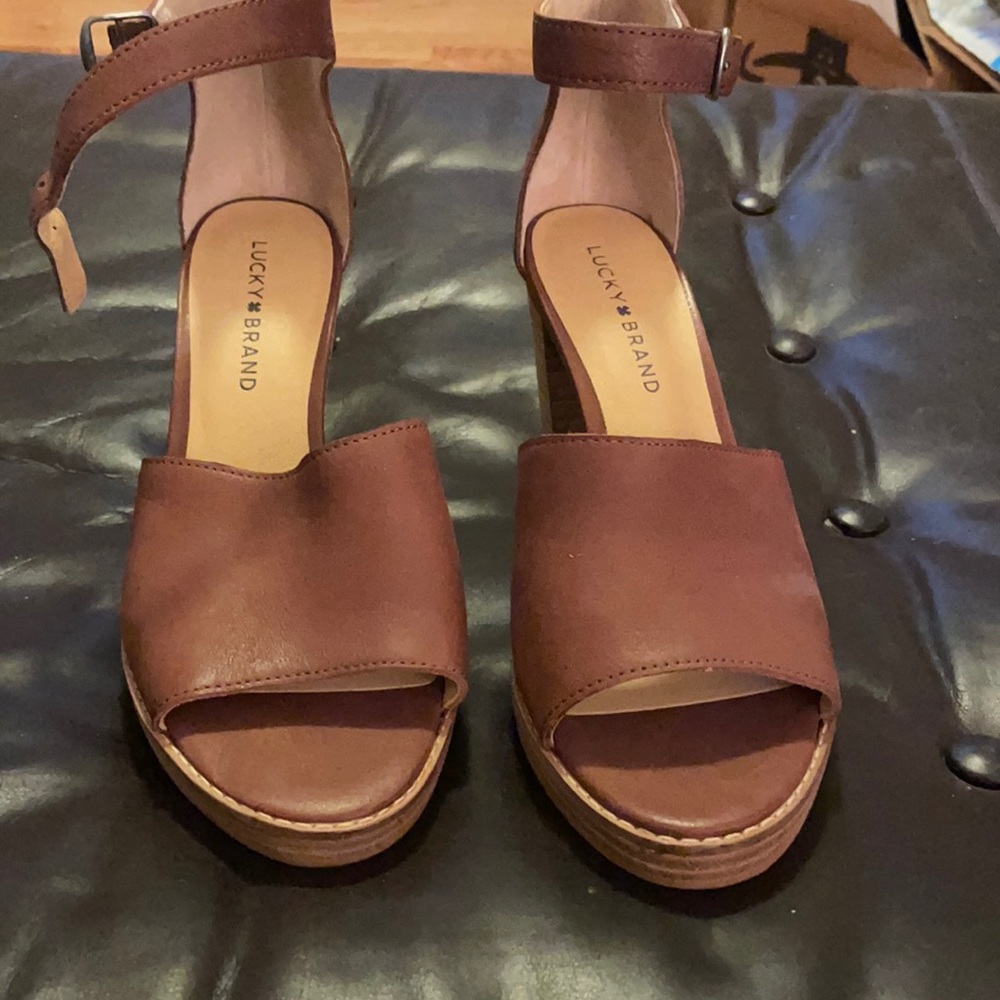 Lucky Brand brown sandals size 8.5
